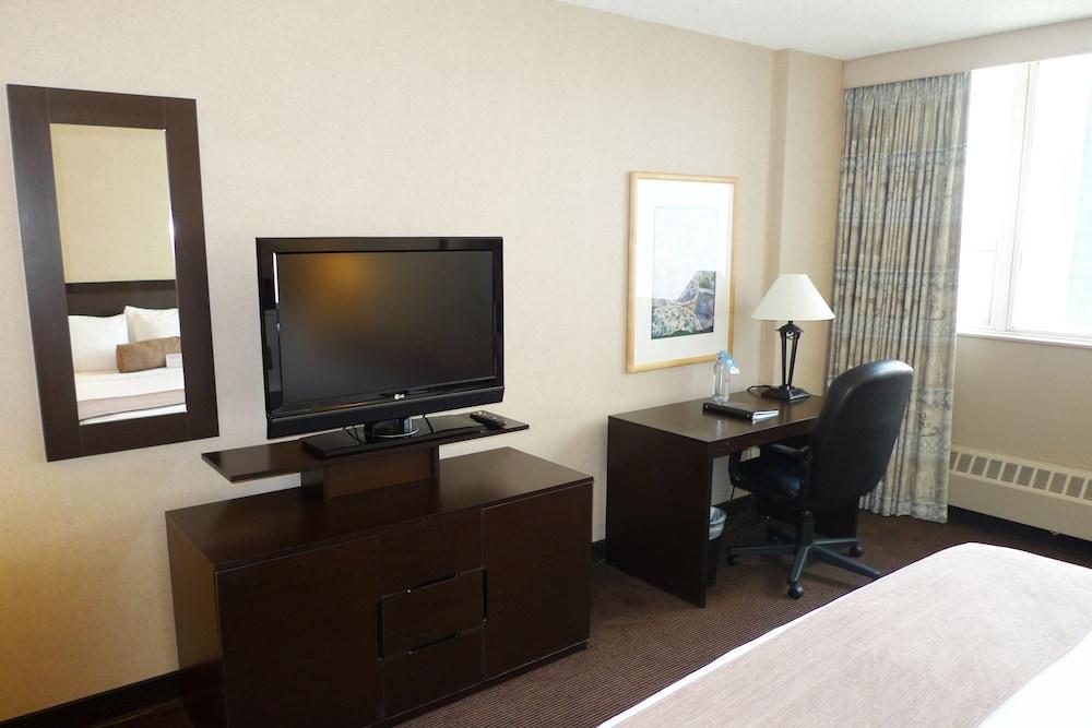 Ramada Plaza By Wyndham Calgary Downtown Hotell Exteriör bild