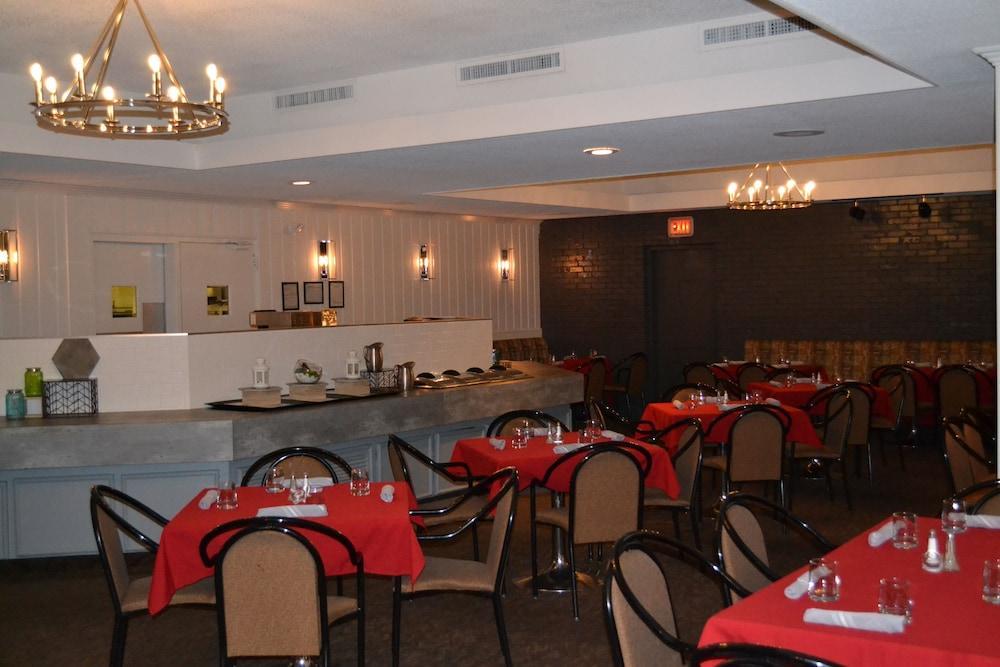 Ramada Plaza By Wyndham Calgary Downtown Hotell Exteriör bild