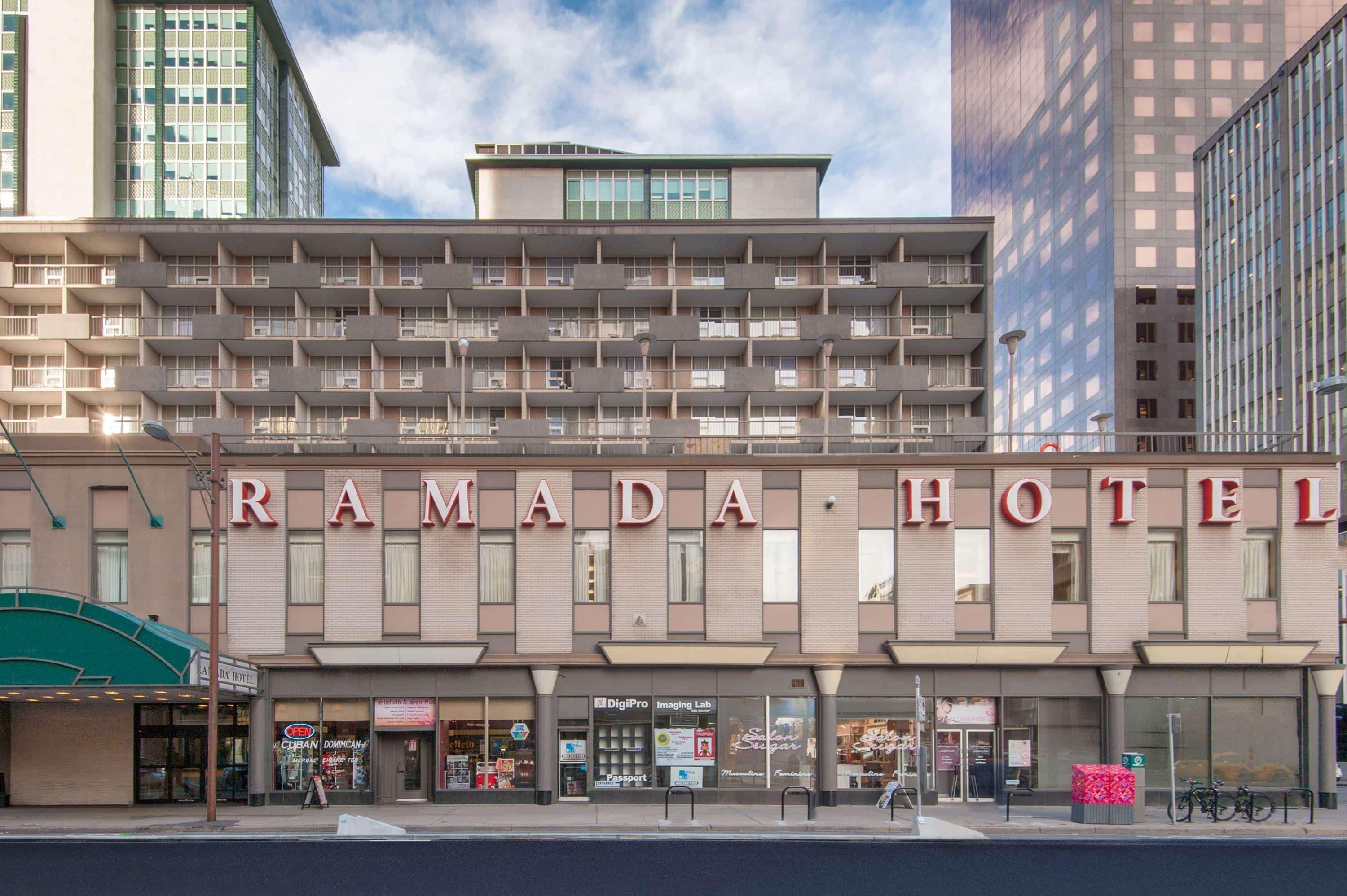 Ramada Plaza By Wyndham Calgary Downtown Hotell Exteriör bild