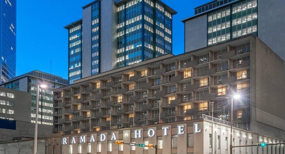 Ramada Plaza By Wyndham Calgary Downtown Hotell Exteriör bild