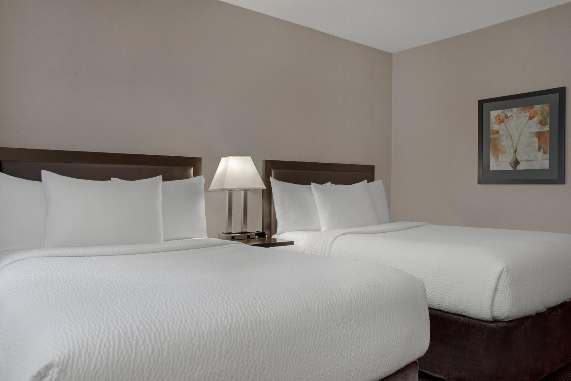 Ramada Plaza By Wyndham Calgary Downtown Hotell Exteriör bild