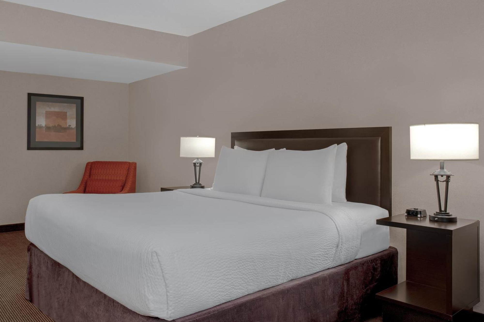 Ramada Plaza By Wyndham Calgary Downtown Hotell Exteriör bild