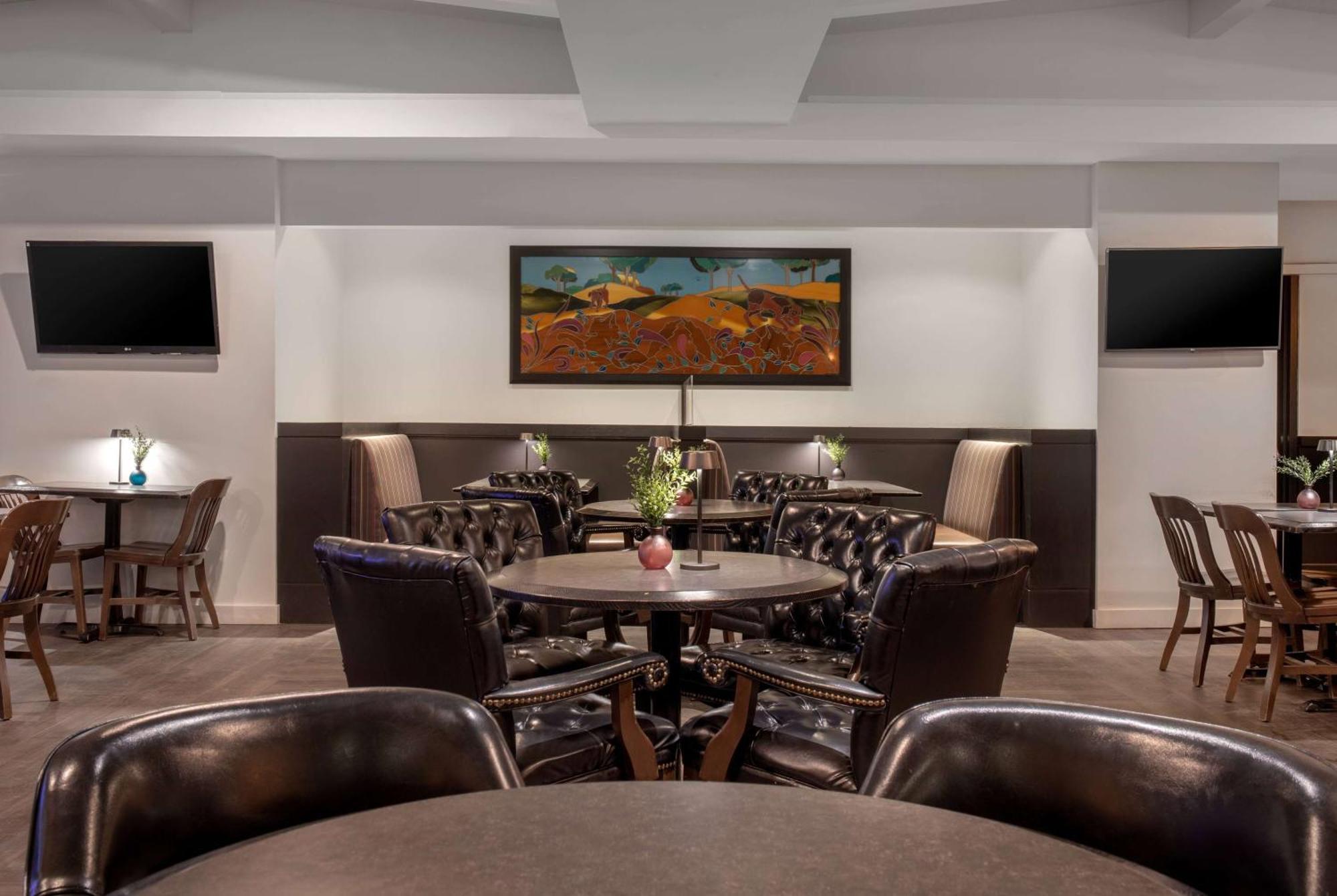 Ramada Plaza By Wyndham Calgary Downtown Hotell Exteriör bild