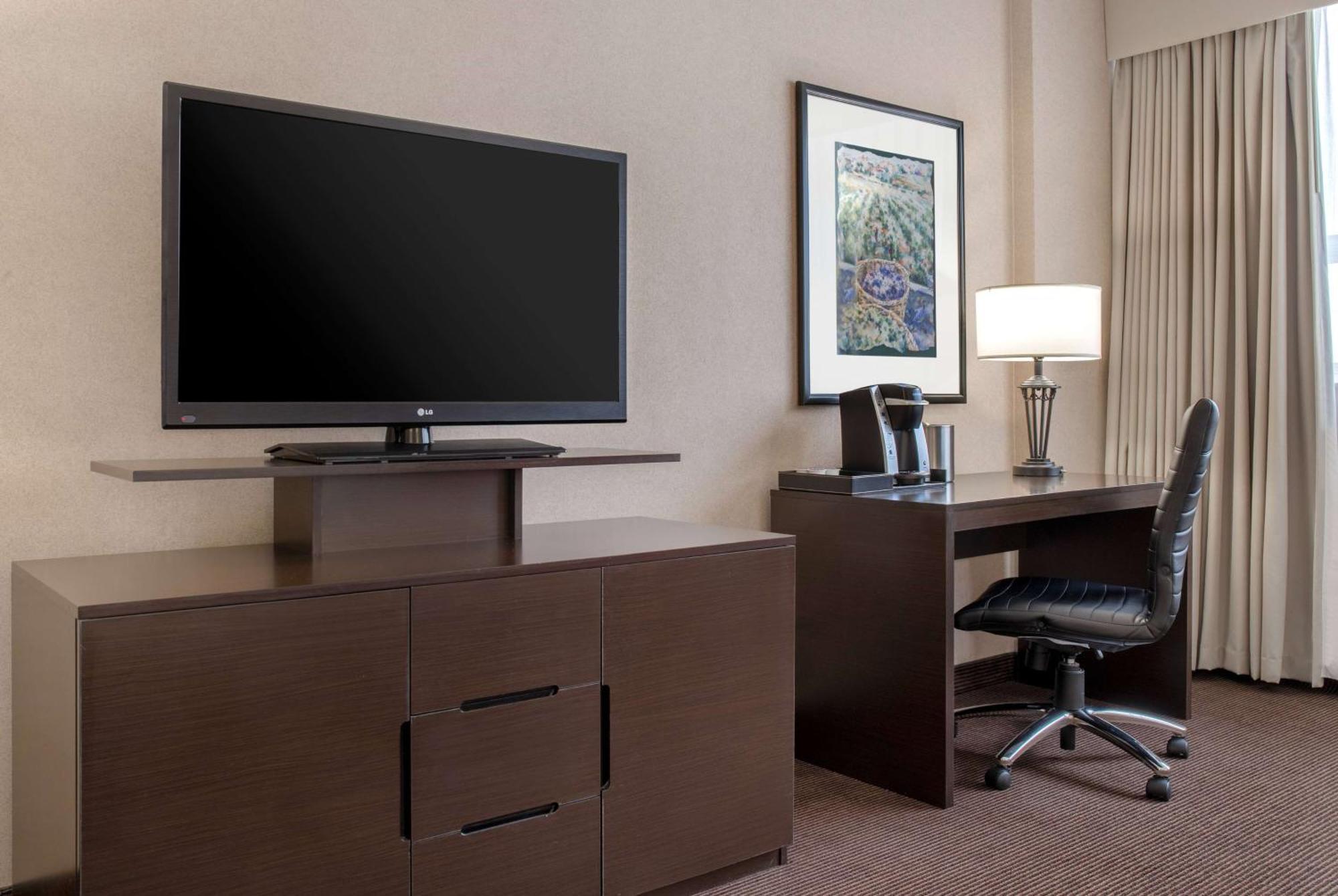 Ramada Plaza By Wyndham Calgary Downtown Hotell Exteriör bild