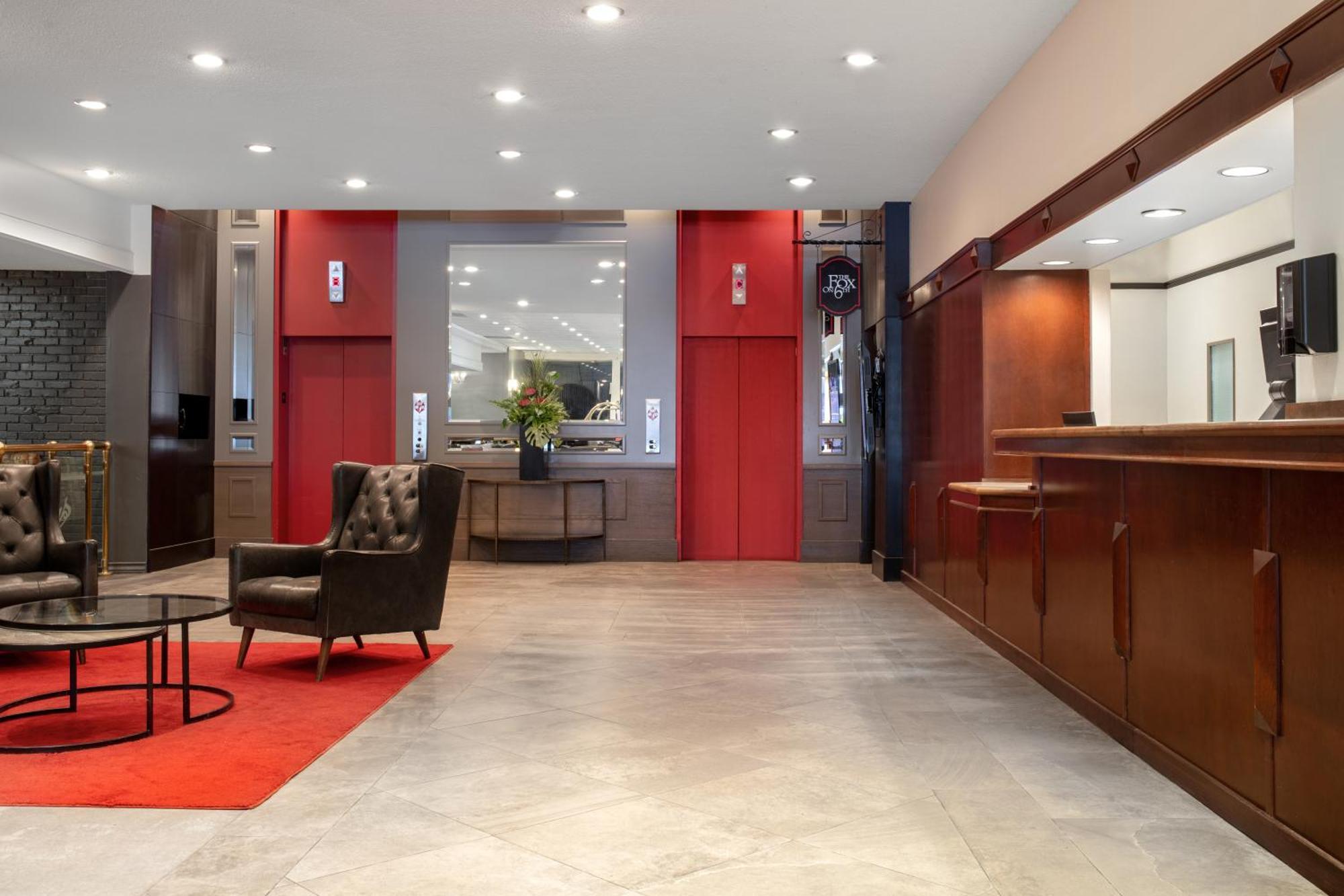 Ramada Plaza By Wyndham Calgary Downtown Hotell Exteriör bild