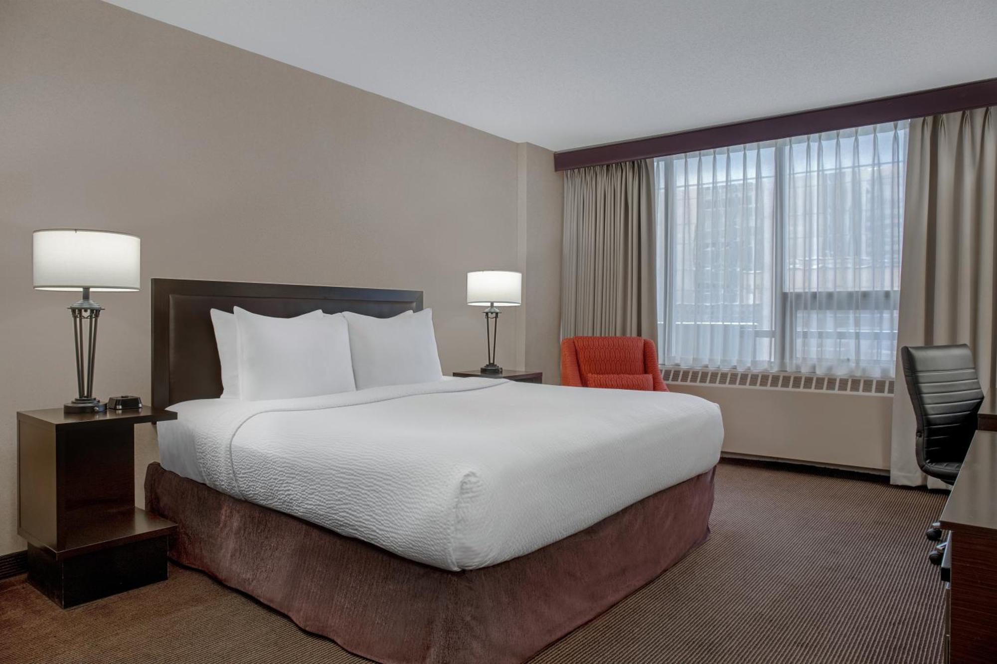 Ramada Plaza By Wyndham Calgary Downtown Hotell Exteriör bild