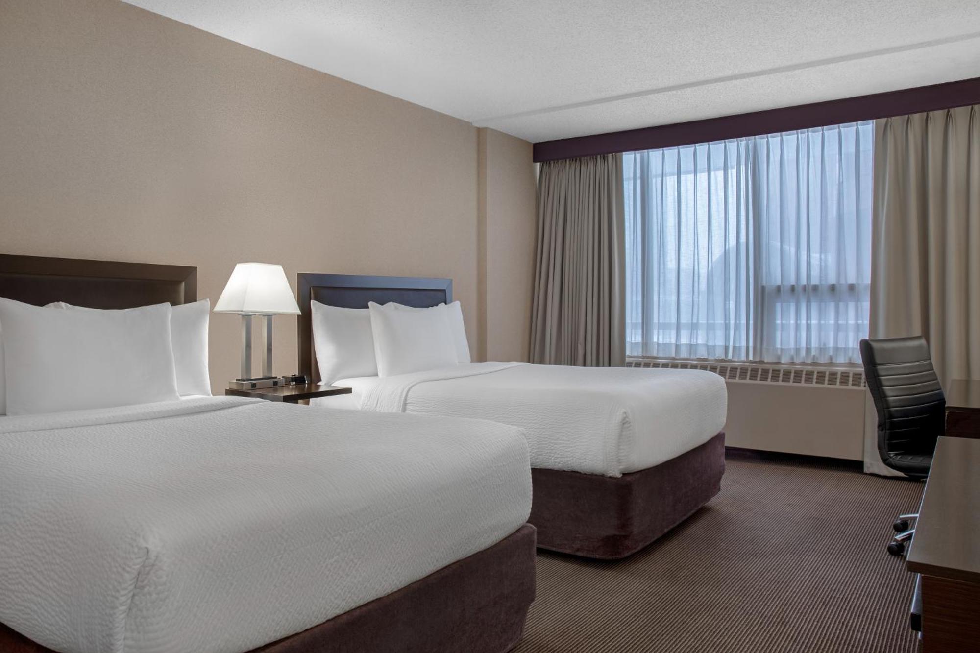 Ramada Plaza By Wyndham Calgary Downtown Hotell Exteriör bild