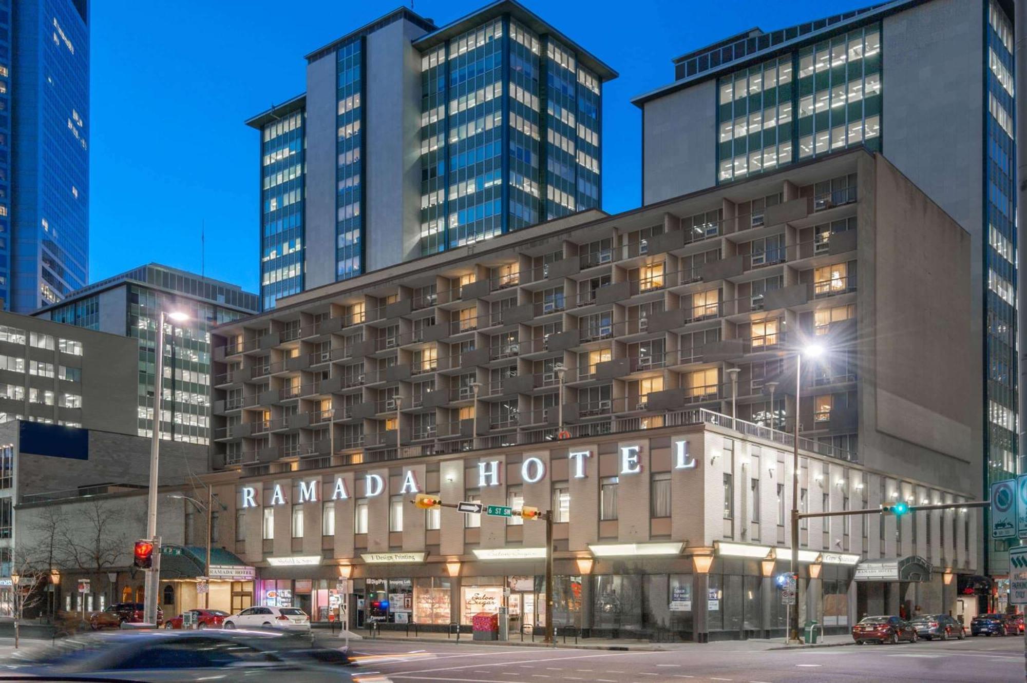 Ramada Plaza By Wyndham Calgary Downtown Hotell Exteriör bild