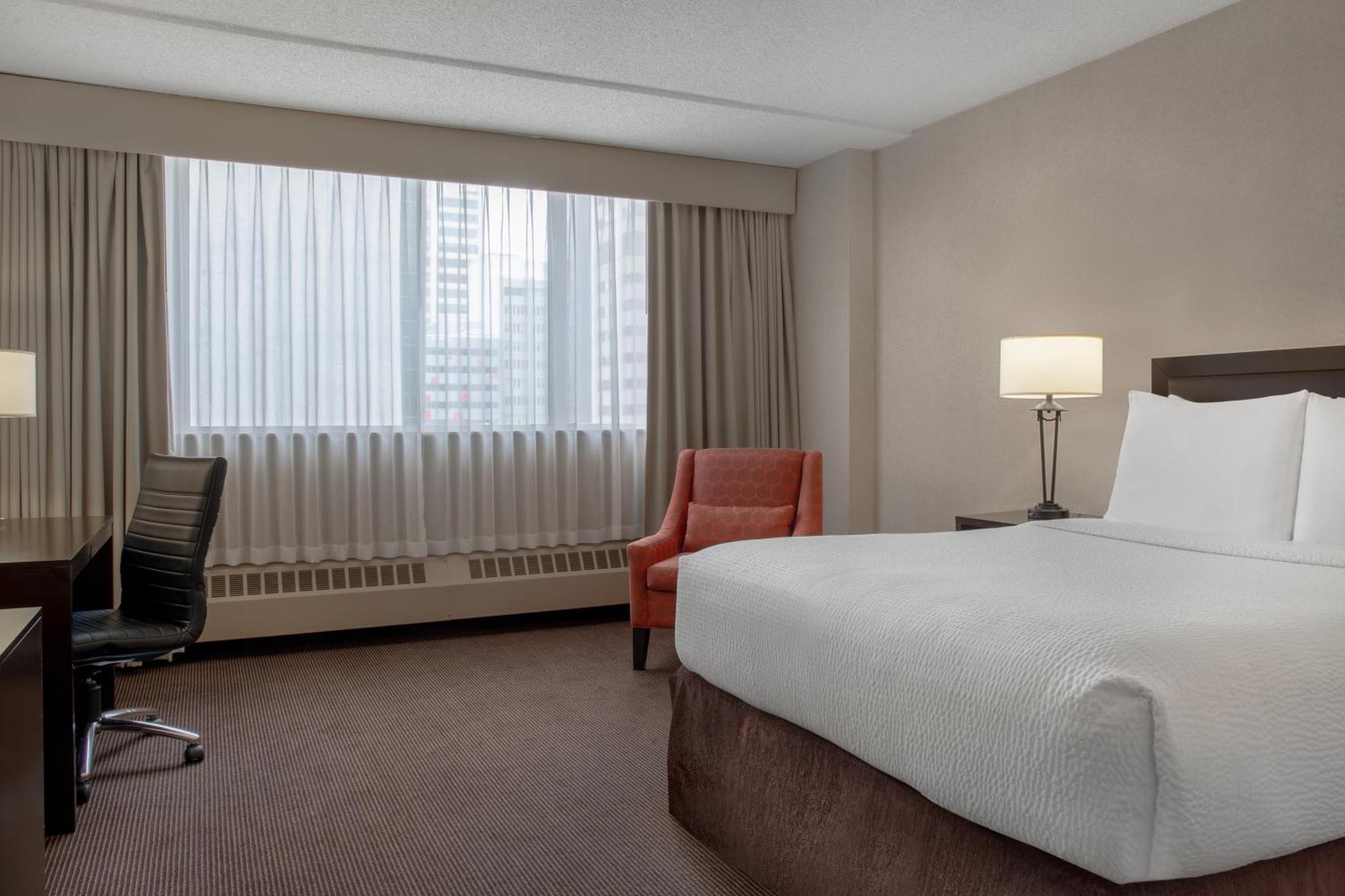 Ramada Plaza By Wyndham Calgary Downtown Hotell Exteriör bild