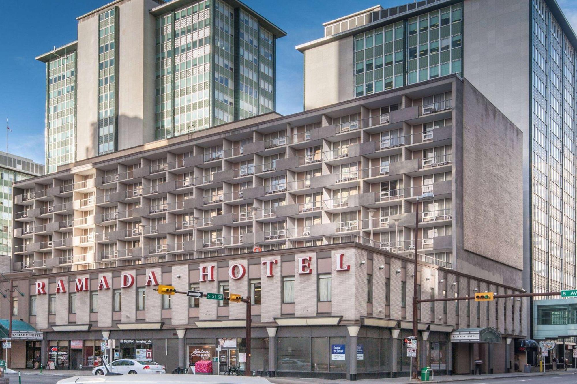 Ramada Plaza By Wyndham Calgary Downtown Hotell Exteriör bild