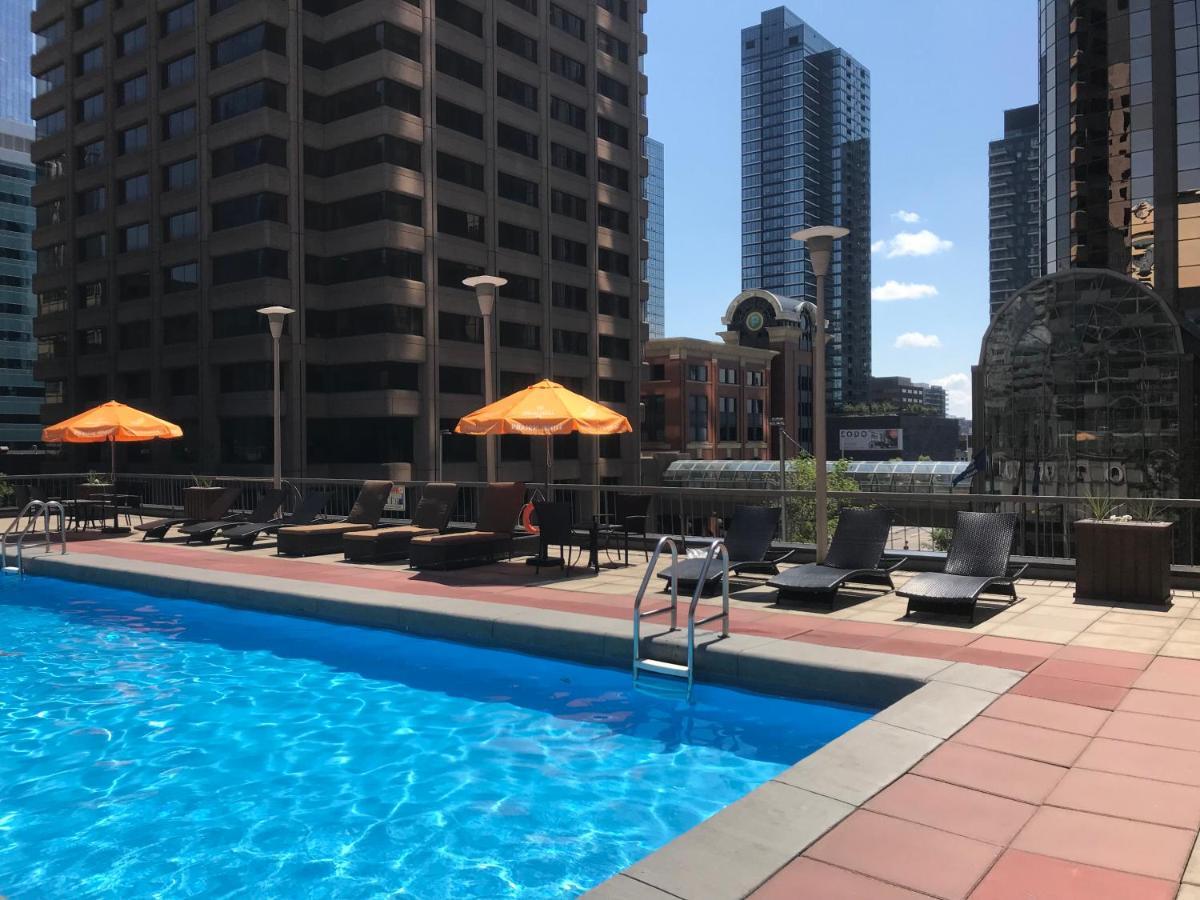 Ramada Plaza By Wyndham Calgary Downtown Hotell Exteriör bild